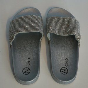 NEW GND Rhinestone Grey Silver Flip Flop Sandals 8